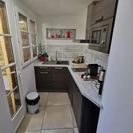 Un Dans La Cite * Carcassonne